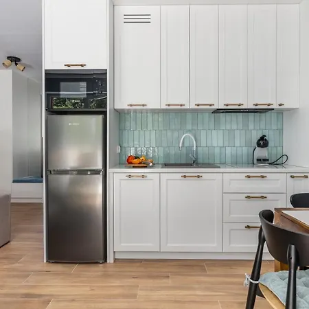 Park Ii Blisko Plazy Piamola סטגנה