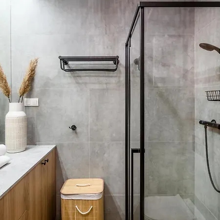 Park Ii Blisko Plazy Piamola סטגנה