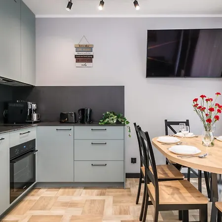 Park Ii Blisko Plazy Piamola סטגנה