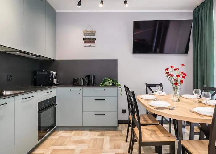 Park Ii Blisko Plazy Piamola, Bezplatne Solarium 斯蒂格纳